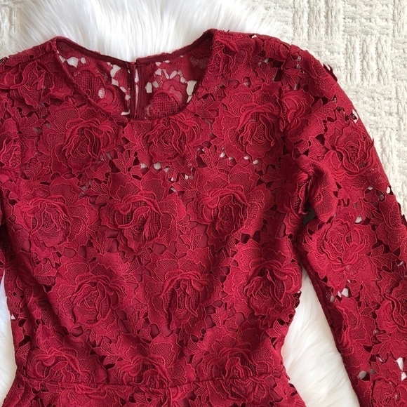 Lovers + Friends Peony Lace Open Back Wine Small Worn By Taylor Swift - Picture 4 of 9